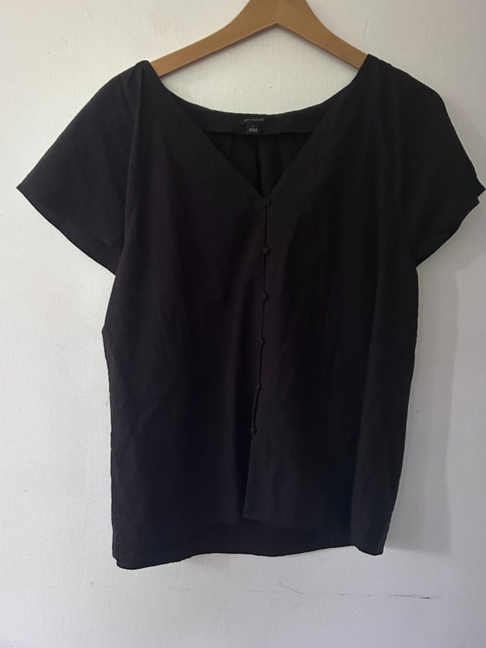 Ann Taylor Vneck Button Front Blouse L Black Staple Minimalist Corpcore Capsule